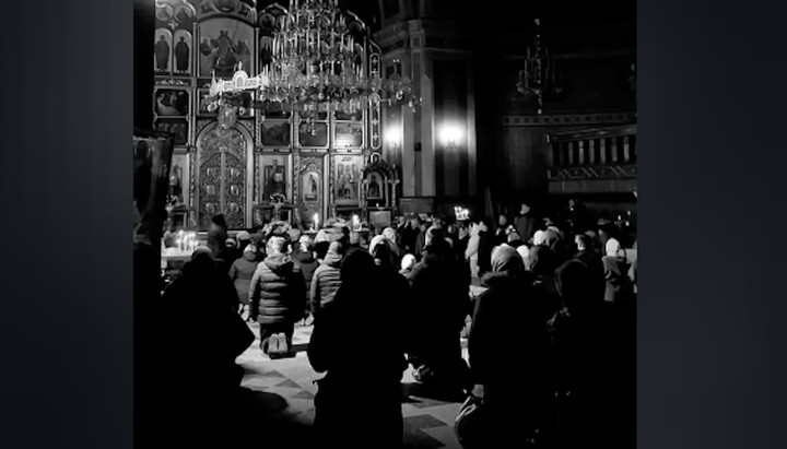 Prayer of the faithful in the Chernivtsi Cathedral. Photo: t.me/orthobuk