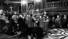 UOC believers in Chernivtsi defending cathedral from seizure for seven days