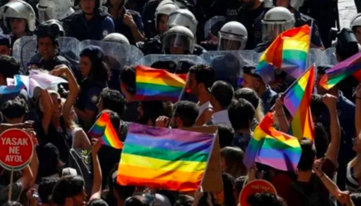 Συγκρούσεις μεταξύ LGBT ακτιβιστών και αστυνομίας στην Τουρκία. Φωτογραφία: baku.ws