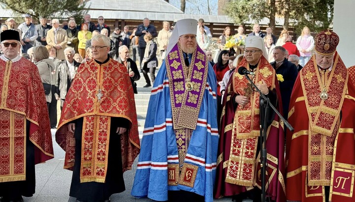 Ο Ζορία με τους ουνίτες ιερείς στην Πολωνία. Φωτογραφία: Φέισμπουκ της πρεσβείας στην Πολωνία