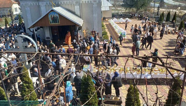 Οι σταυροφόροι έφτασαν στον ναό. Φωτογραφία: γραφείο τύπου της Επισκοπής Χουστ
