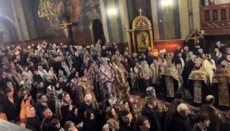 В соборе Черновцов верующие остаются на ночь, опасаясь штурма