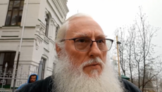 Ελάτε να προσευχηθείτε στη Λαύρα, ώστε οι άγιοι να μην μας εγκαταλείψουν, - ιερέας.