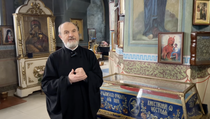 Πρωτοπρεσβύτερος Βασίλειος Μπαλάν. Φωτογραφία: στιγμιότυπο από το κανάλι YouTube του Ι.Ν. Γεννήσεως της Θεοτόκου