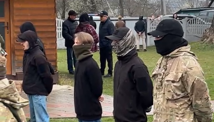 OCU militants outside the UOC Dormition Church in Dubivtsi. Photo: Facebook video screenshot