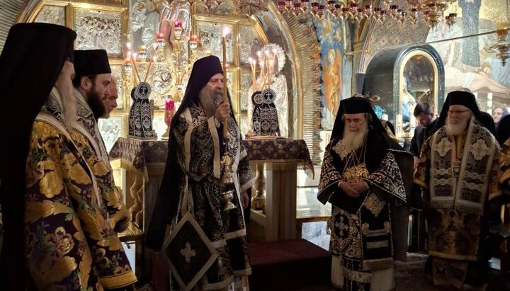 Патриархи Феофил и Порфирий в Храме Гроба Господня. Фото: пресс-служба Иерусалимской Церкви