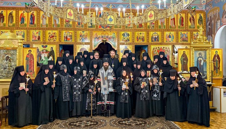 Archbishop Viktor with nuns and schema-nuns. Photo: Press Service of the Odesa Eparchy