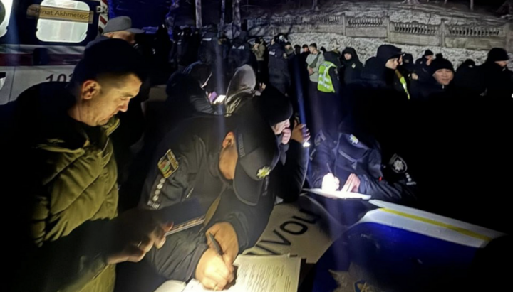 Police work in Verkhni Stanivtsi. Photo: UOJ
