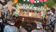 UOC Primate officiates the burial rite of the Shroud at Kyiv-Pechersk Lavra