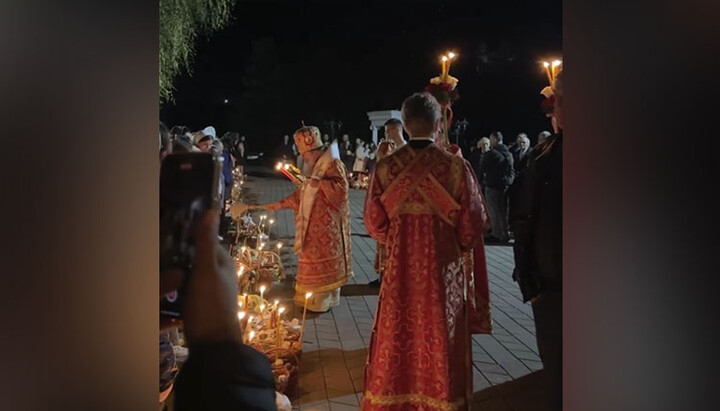 Επίσκοπος Ιβάνо-Φρανκόβσκ Νικίτας στις Άνω Στανόβτσες. Φωτογραφία: ΣΠΖ