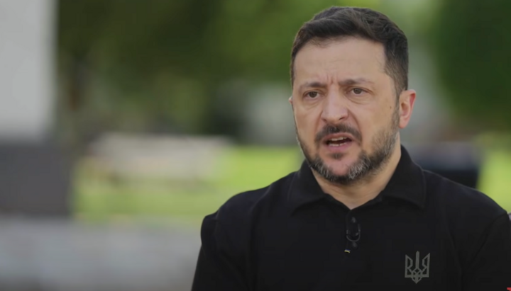 Ζελένσκι κατά τη διάρκεια συνέντευξης με τον Σαπίρο. Φωτογραφία: στιγμιότυπο από το κανάλι του Σαπίρο στο YouTube