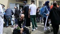 Στη Γαλλία, άγνωστος μαχαίρωσε έναν μουσουλμάνο κατά τη διάρκεια της προσευχής σε τζαμί.