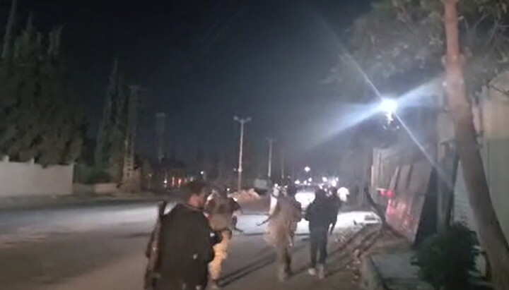 Militants on the streets of the city of Jaraman in Syria. Photo: syriahr.com