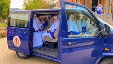 UOC hierarch gifts minibus to sisters of mercy on Myrrh-Bearing Women’s Day