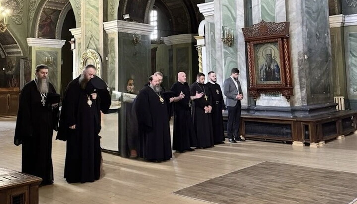 Архиепископ Никодим (второй слева) на молитве с ПЦУ, РКЦ, УГКЦ и протестантами. Фото: glavcom.ua