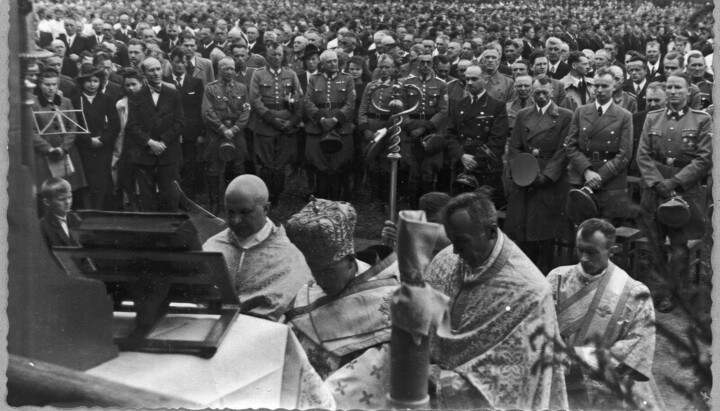 A UGCC service in the presence of Nazis. Photo: Istorychna Pravda