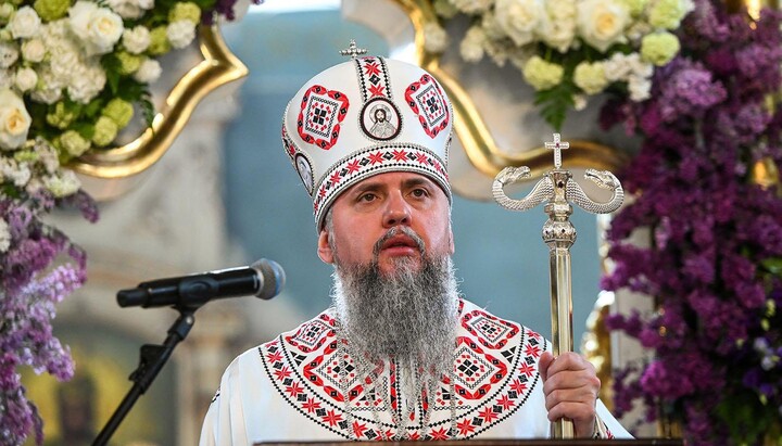 Сергій Думенко у вишитих облаченнях. Фото: ПЦУ