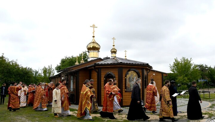 Cross procession around the newly built UOC Church of St. John the Theologian in Lutsk. Photo: Volyn Eparchy