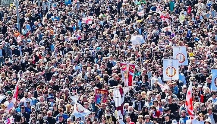 Шествие в День святості сім'ї в Тбілісі 17 травня 2025р. Фото: Фейсбук მართლმადიდებლური გვერდი