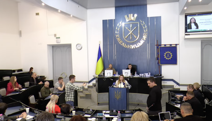 Виступ Ярової на сесії Хмельницької міськради. Фото: ютуб-канал Хмельницької міської ради