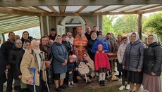 В Старих Бросківцях громада після захоплення служить під відкритим небом