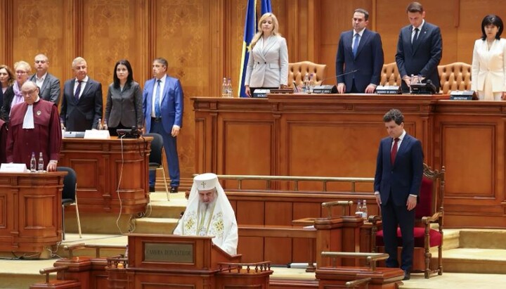 On May 26, 2025, Patriarch Daniel read a prayer at the inauguration ceremony of President Nikushor Dan. Photo: Basilica.ro/Raluca Ene