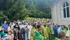 Στο χωριό Τσαμπίν της Ζακαρπάτιας αγίασαν την Αγία Τράπεζα στον Ιερό Ναό Αγίου Πνεύματος της Ουκρανικής Ορθόδοξης Εκκλησίας (УПЦ)