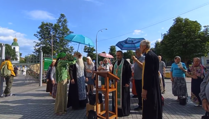 Prayer vigil near the Kyiv-Pechersk Lavra, June 16, 2025. Photo: t.me/save_Lavra