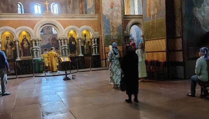 «Λειτουργία» της ΠЦУ στην εκκλησία του Κυρίλλου την Κυριακή των Αγίων Πάντων