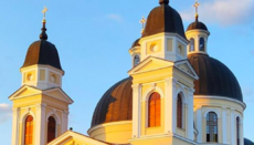 Romanian media widely report on attempted seizure of Chernivtsi cathedral