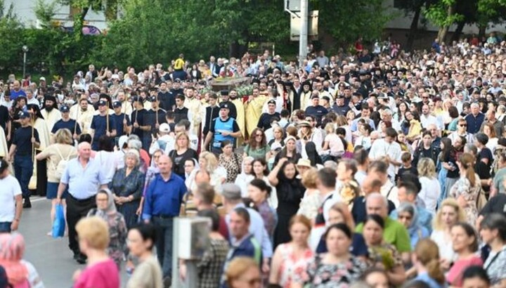 Хресний хід «Шлях святого» з мощами великомученика Іоанна Сучавського. Фото: v3.monitorulsv.ro
