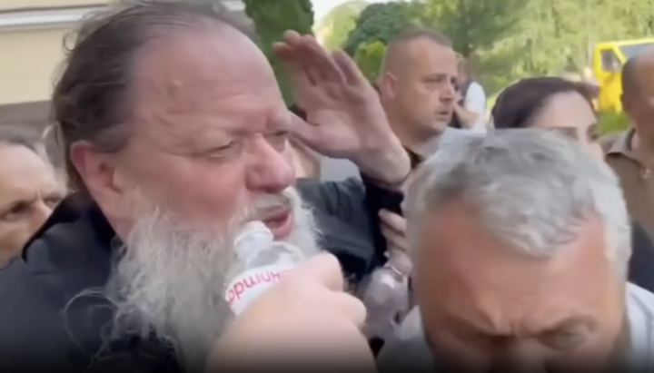 Μητροπολίτης Μελέτιος μετά την επίθεση. Φωτογραφία: СПЖ