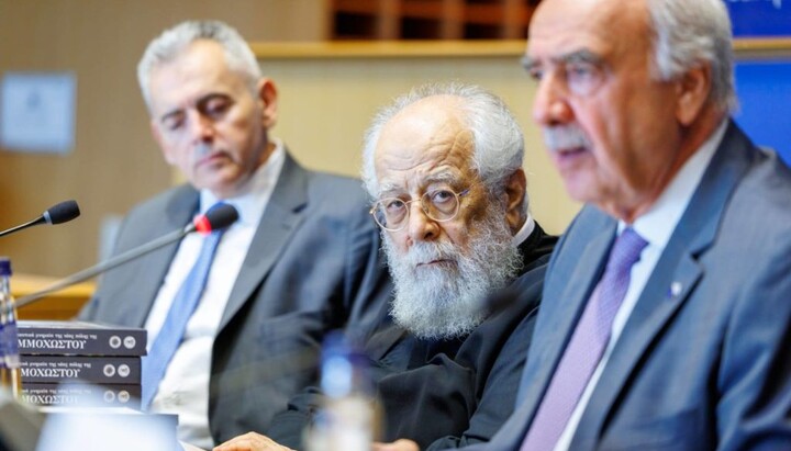 Ο Κύπριος μητροπολίτης κατηγόρησε την Τουρκία για την καταστροφή των ορθόδοξων ιερών.