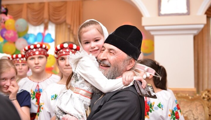 His Beatitude Onuphry at the Bancheny Monastery's Orphanage. Photo: Lomachenko’s Facebook