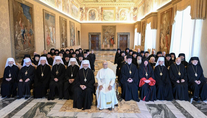 Папа римський і синодали УГКЦ. Фото: vaticannews.va