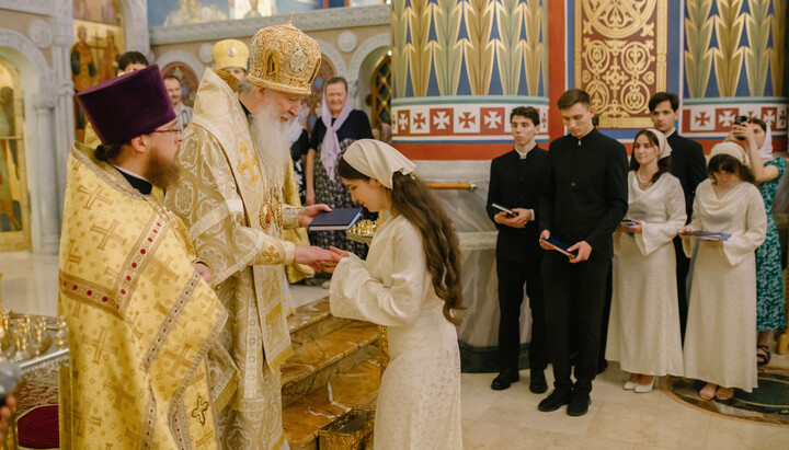 Diploma ceremony at the Kamianets-Podilskyi Iconography Spiritual School. Photo: Eparchial Press Service