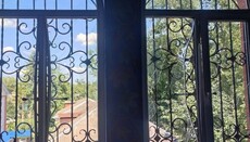 Στο Ζλατόπολε της Χάρκοβσκινα, ως αποτέλεσμα βομβαρδισμού από τη Ρωσία, υπέστη ζημιές ναός της Ουκρανικής Ορθόδοξης Εκκλησίας (ΟΟΕ).