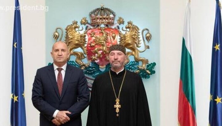 Ο π. Γεννάδιος Μαρτύνοφ συναντήθηκε με τον Πρόεδρο της Βουλγαρίας Ρούμεν Ράντεφ. Φωτογραφία: President.bg