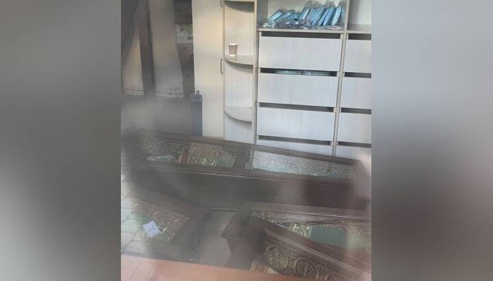 Звалені співробітниками заповідника мощі Преподобних Печерських. Фото: тг-канал «Одигітрія»