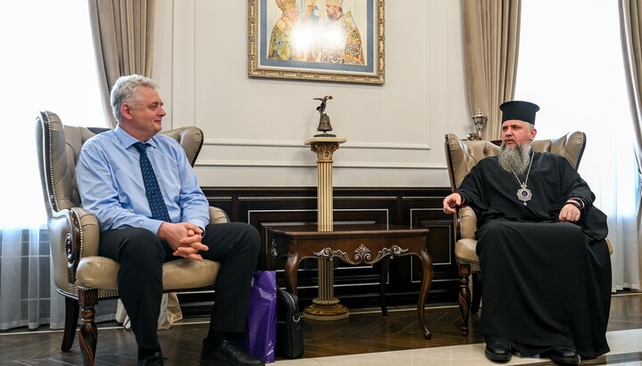 Epifaniy Dumenko and the head of the Seventh-Day Adventists Roman Prodaniuk. Photo: OCU