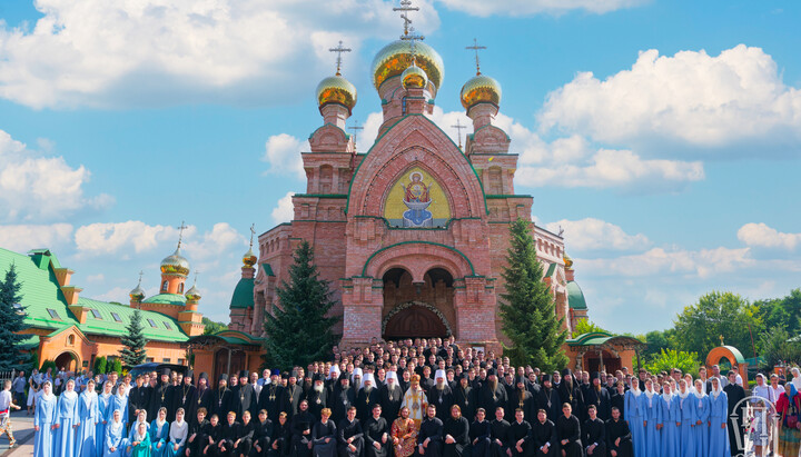 Блаженніший разом зі студентами духовних шкіл УПЦ. Фото: пресслужба УПЦ