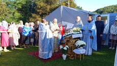 Γιορτάζει η ενορία του ναού της Ουκρανικής Ορθόδοξης Εκκλησίας στο Βασλοβόβτσι σε ύπαιθρο