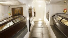 Що відбувається з мощами преподобних Печерських?