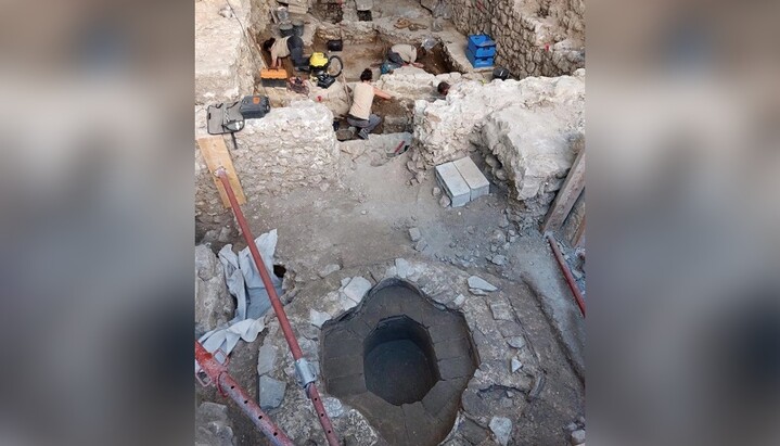 Στη Γαλλία αρχαιολόγοι ανακάλυψαν έναν χριστιανικό καθεδρικό ναό 1500 ετών με κολυμβήθρα