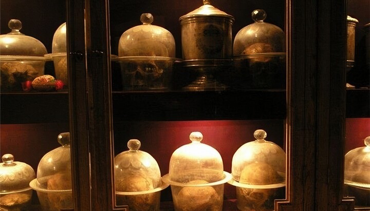 Myrrh-streaming heads in the Far Caves. Photo: Lavra website