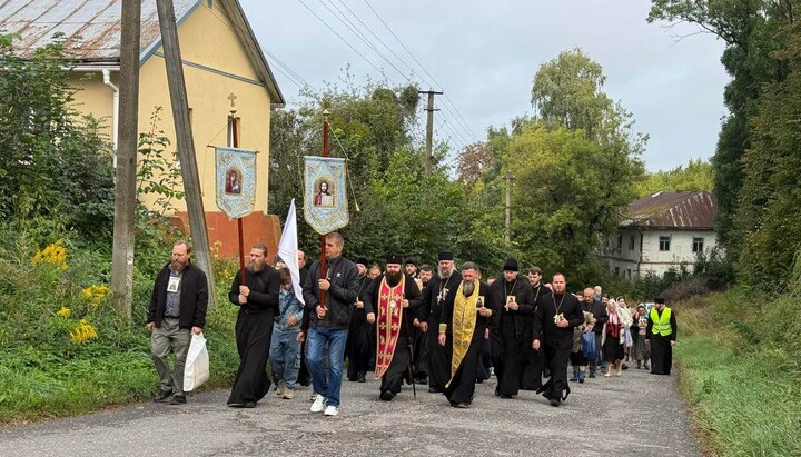 Στη Ροβένσκαγια επαρχία πραγματοποιήθηκε λιτανεία προς τη Μονή Δερμάνσκι.