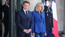 Ο Πρόεδρος της Γαλλίας δήλωσε ότι θα αποδείξει στο δικαστήριο ότι η σύζυγός του είναι γυναίκα
