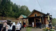 У селі Синевирська Поляна на Закарпатті освятили престол у новому храмі УПЦ