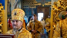Лаврське «Живоносне джерело»: за УПЦ – сотні людей, за ПЦУ – нікого