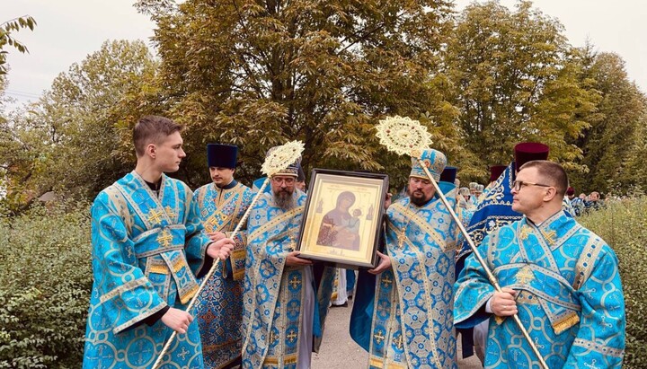 Крестный ход с Мгарским образом Богородицы. Фото: Полтавская епархия